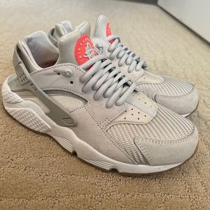 Nike Air Huarache Run- light bone womens 9.5